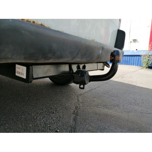Фаркоп ARAGON на VOLKSWAGEN Transporter T4 1996–2003  Арт. E6706CA (Caravel / California)